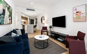 Elegant 2 Bed Westside Place Cbd Heated Pool Gym Sauna Balcony